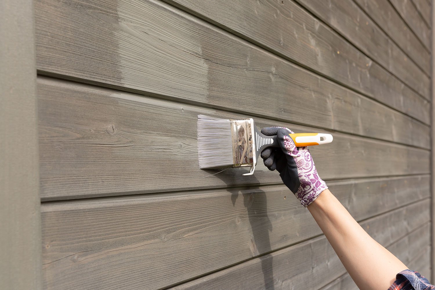 painting exterior wood surfaces