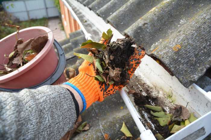 cleaning clogged gutters